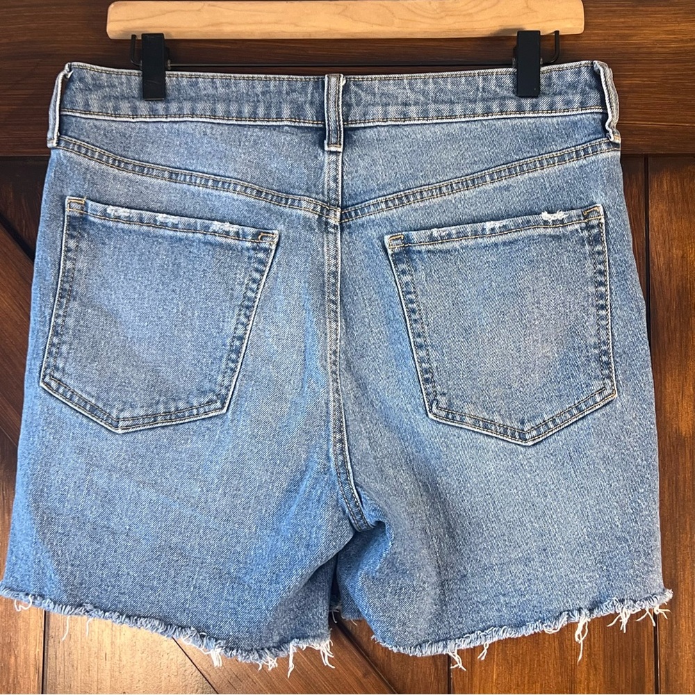 Old Navy OG Straight Distressed Denim‎ Cutoff Jean Shorts Women's 10 - Picture 3 of 5